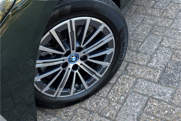 BMW 2 Serie Active Tourer 225e xDrive | Sportleder | M-Stuurwiel | Camera | Carplay