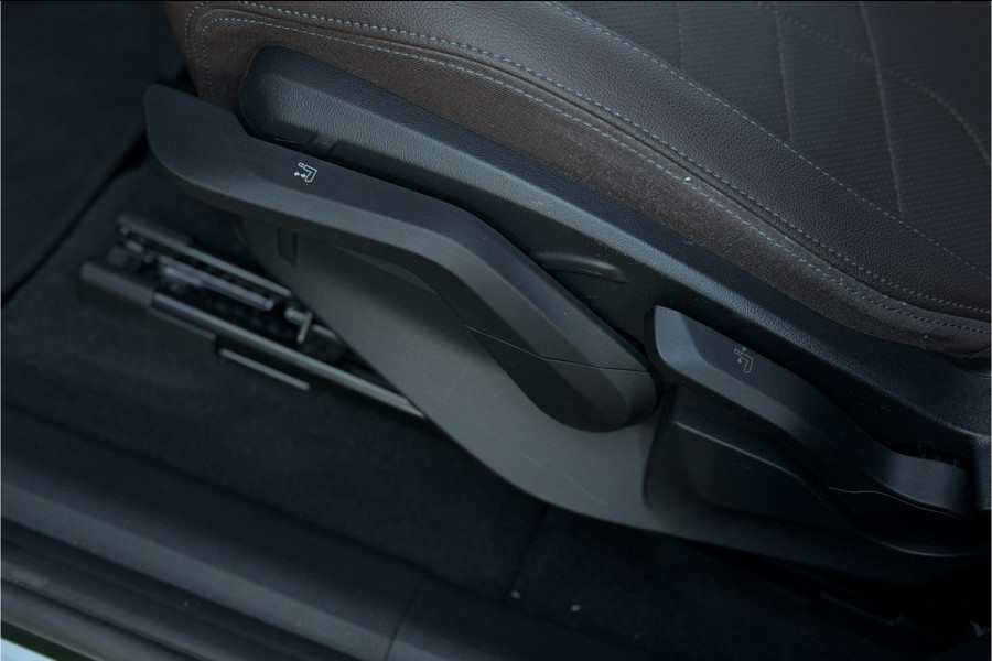 BMW 2 Serie Active Tourer 225e xDrive | Sportleder | M-Stuurwiel | Camera | Carplay
