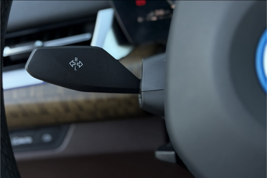 BMW 2 Serie Active Tourer 225e xDrive | Sportleder | M-Stuurwiel | Camera | Carplay