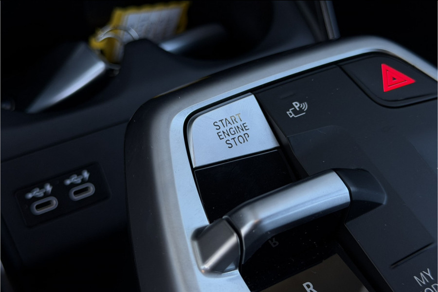 BMW 2 Serie Active Tourer 225e xDrive | Sportleder | M-Stuurwiel | Camera | Carplay