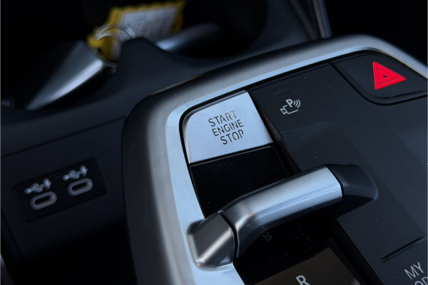 BMW 2 Serie Active Tourer 225e xDrive | Sportleder | M-Stuurwiel | Camera | Carplay