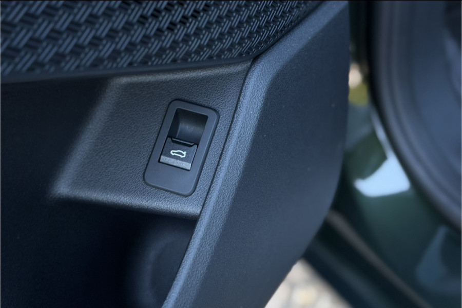 BMW 2 Serie Active Tourer 225e xDrive | Sportleder | M-Stuurwiel | Camera | Carplay