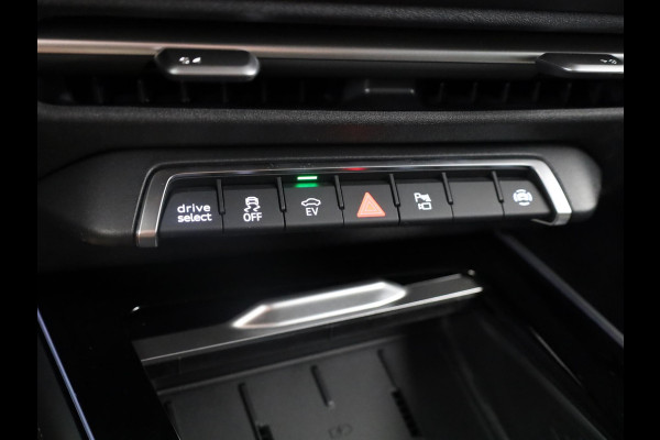 Audi Q3 Advanced edition e-hybrid 272 pk | Techniekpakket plus | S line interieur sportstoelen | Laadconcept compact | Privacy glas |