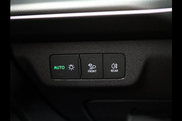 Audi Q3 Advanced edition e-hybrid 272 pk | Techniekpakket plus | S line interieur sportstoelen | Laadconcept compact | Privacy glas |