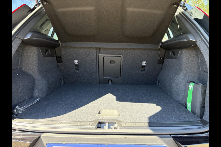 Volvo XC40 Core Recharge Pure Electric 2WD SOH 98% | STOEL STUUR VERWARMING | RIJKLAAR MET 12 MND BOVAG GARANTIE | ACHTERUITRIJCAMERA | CRUISE |