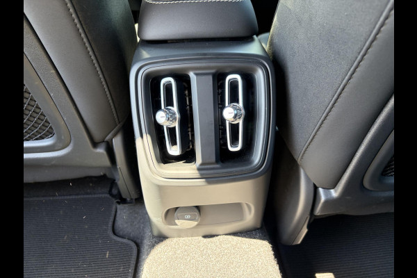Volvo XC40 Core Recharge Pure Electric 2WD SOH 98% | STOEL STUUR VERWARMING | RIJKLAAR MET 12 MND BOVAG GARANTIE | ACHTERUITRIJCAMERA | CRUISE |