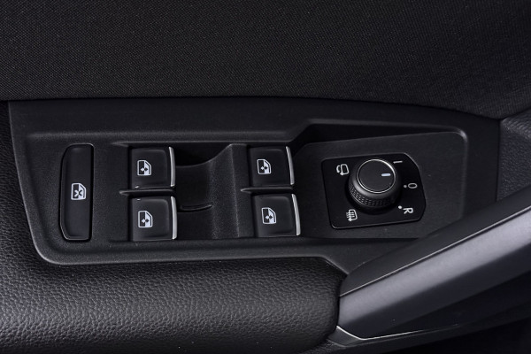 Volkswagen Tiguan 1.4 TSI ACT Highline (PANORAMADAK, CAMERA, DIGITALE COCKPIT, TREKHAAK WEGKLAPBAAR, MASSAGE STOELEN)