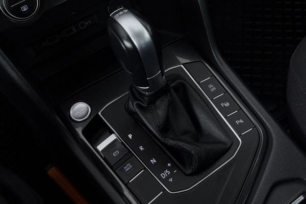 Volkswagen Tiguan 1.4 TSI ACT Highline (PANORAMADAK, CAMERA, DIGITALE COCKPIT, TREKHAAK WEGKLAPBAAR, MASSAGE STOELEN)