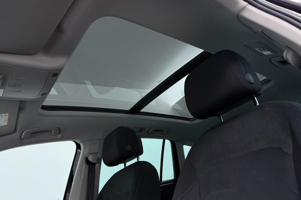 Volkswagen Tiguan 1.4 TSI ACT Highline (PANORAMADAK, CAMERA, DIGITALE COCKPIT, TREKHAAK WEGKLAPBAAR, MASSAGE STOELEN)