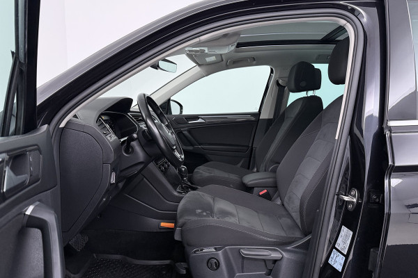 Volkswagen Tiguan 1.4 TSI ACT Highline (PANORAMADAK, CAMERA, DIGITALE COCKPIT, TREKHAAK WEGKLAPBAAR, MASSAGE STOELEN)