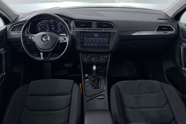 Volkswagen Tiguan 1.4 TSI ACT Highline (PANORAMADAK, CAMERA, DIGITALE COCKPIT, TREKHAAK WEGKLAPBAAR, MASSAGE STOELEN)
