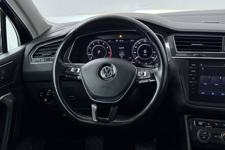 Volkswagen Tiguan 1.4 TSI ACT Highline (PANORAMADAK, CAMERA, DIGITALE COCKPIT, TREKHAAK WEGKLAPBAAR, MASSAGE STOELEN)