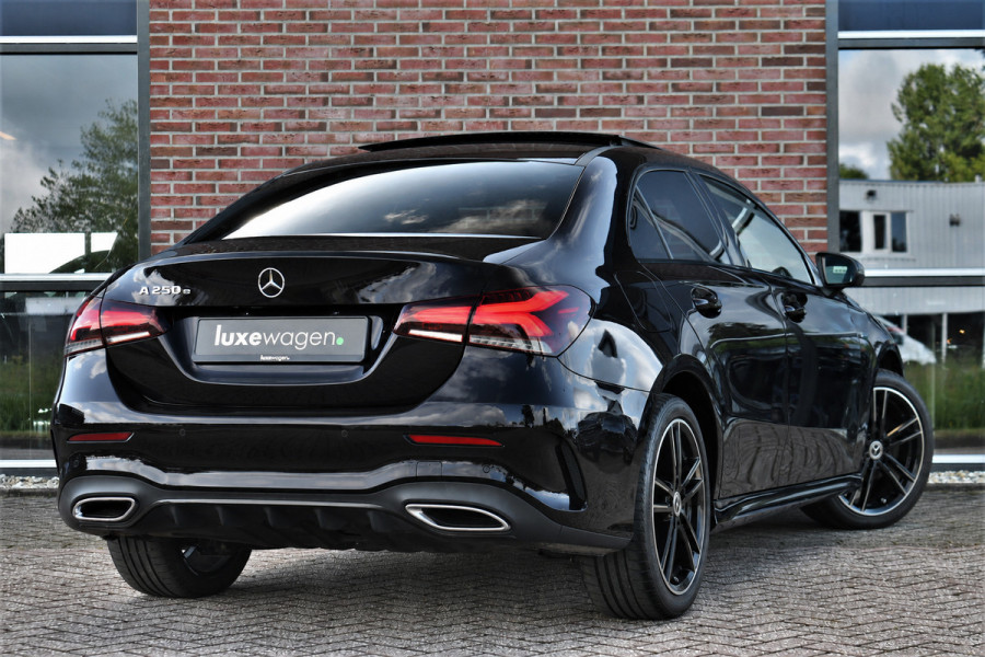 Mercedes-Benz A-Klasse 250 e AMG Line Pano Night Carplay Camera