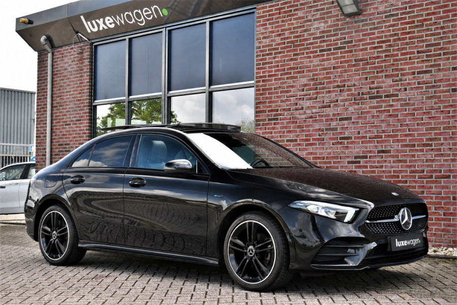 Mercedes-Benz A-Klasse 250 e AMG Line Pano Night Carplay Camera