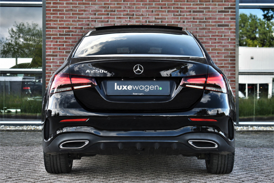 Mercedes-Benz A-Klasse 250 e AMG Line Pano Night Carplay Camera