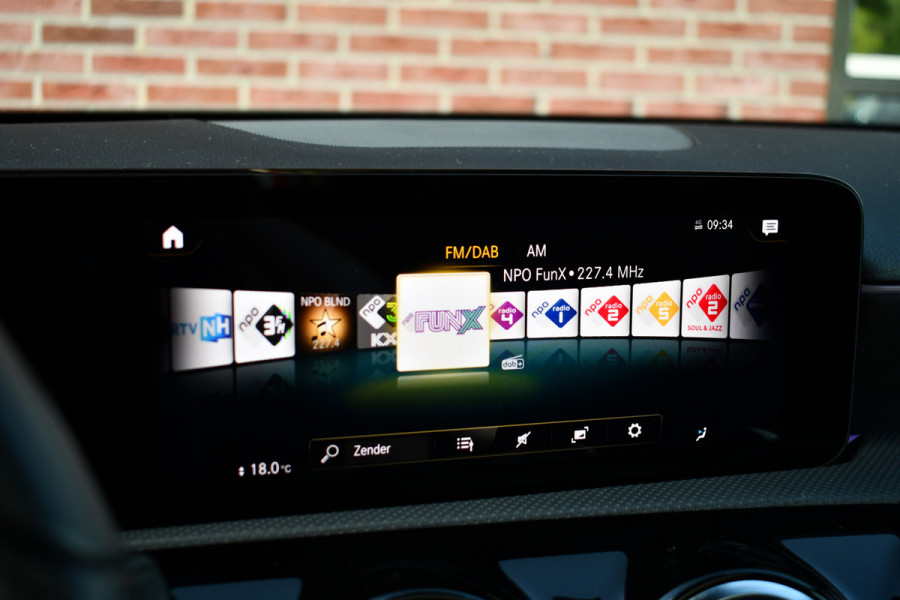 Mercedes-Benz A-Klasse 250 e AMG Line Pano Night Carplay Camera