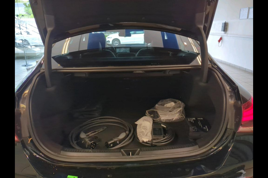Mercedes-Benz A-Klasse 250 e AMG Line Pano Night Carplay Camera