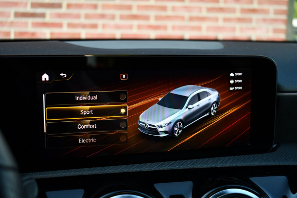 Mercedes-Benz A-Klasse 250 e AMG Line Pano Night Carplay Camera
