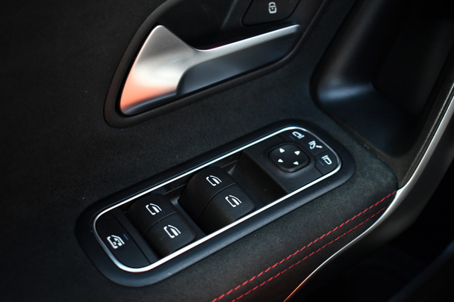 Mercedes-Benz A-Klasse 250 e AMG Line Pano Night Carplay Camera