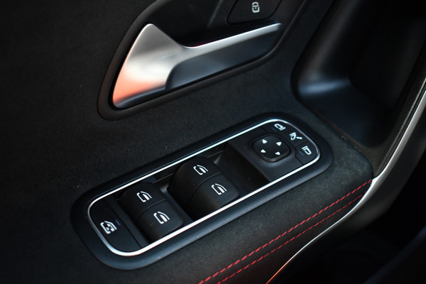 Mercedes-Benz A-Klasse 250 e AMG Line Pano Night Carplay Camera