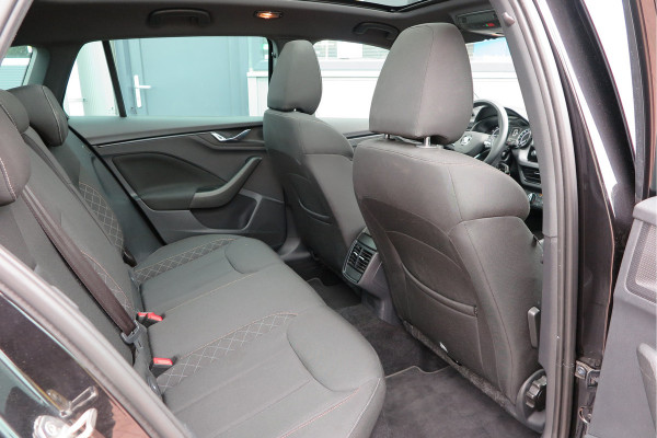 Škoda SCALA 1.0 TSI 110pk H6 Sport Business. Panoramadak , Led, Stoelverwarming, Achteruitrijcamera , PDC , Carplay , (navigatie via carplay) DAB+