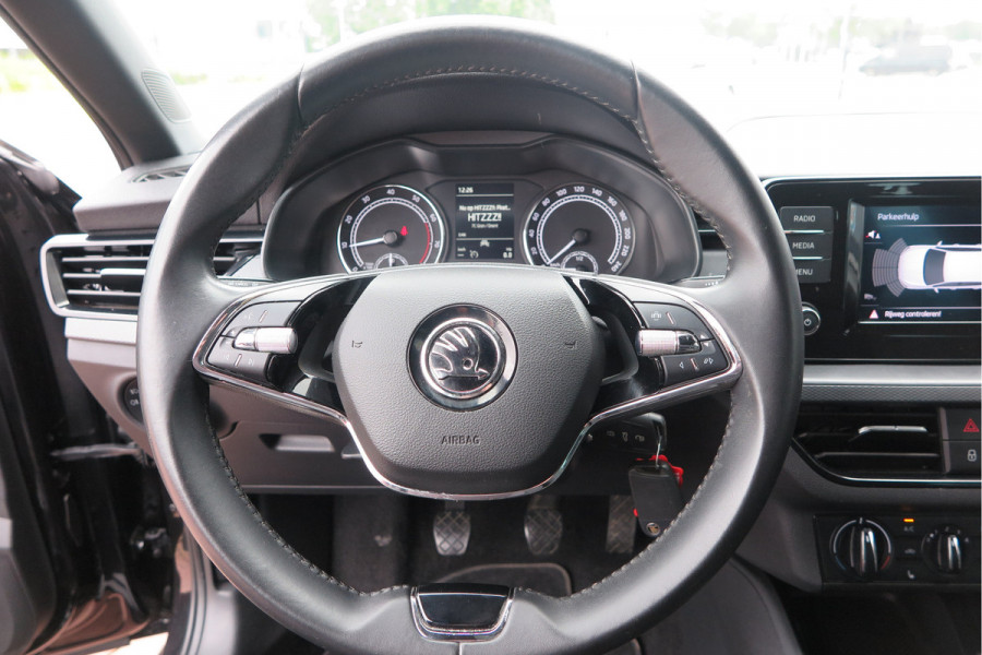 Škoda SCALA 1.0 TSI 110pk H6 Sport Business. Panoramadak , Led, Stoelverwarming, Achteruitrijcamera , PDC , Carplay , (navigatie via carplay) DAB+