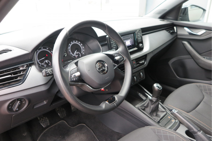 Škoda SCALA 1.0 TSI 110pk H6 Sport Business. Panoramadak , Led, Stoelverwarming, Achteruitrijcamera , PDC , Carplay , (navigatie via carplay) DAB+