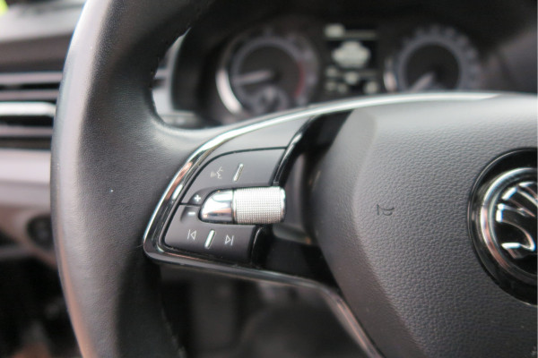 Škoda SCALA 1.0 TSI 110pk H6 Sport Business. Panoramadak , Led, Stoelverwarming, Achteruitrijcamera , PDC , Carplay , (navigatie via carplay) DAB+