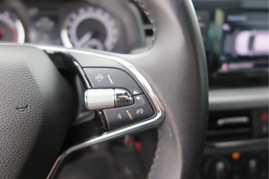 Škoda SCALA 1.0 TSI 110pk H6 Sport Business. Panoramadak , Led, Stoelverwarming, Achteruitrijcamera , PDC , Carplay , (navigatie via carplay) DAB+