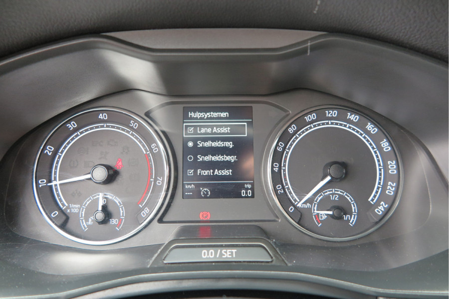 Škoda SCALA 1.0 TSI 110pk H6 Sport Business. Panoramadak , Led, Stoelverwarming, Achteruitrijcamera , PDC , Carplay , (navigatie via carplay) DAB+