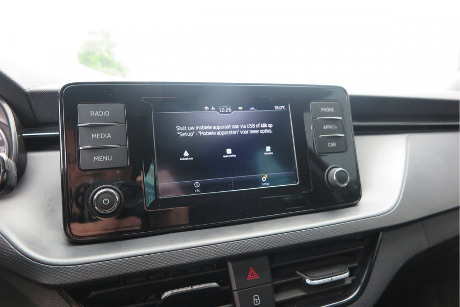 Škoda SCALA 1.0 TSI 110pk H6 Sport Business. Panoramadak , Led, Stoelverwarming, Achteruitrijcamera , PDC , Carplay , (navigatie via carplay) DAB+
