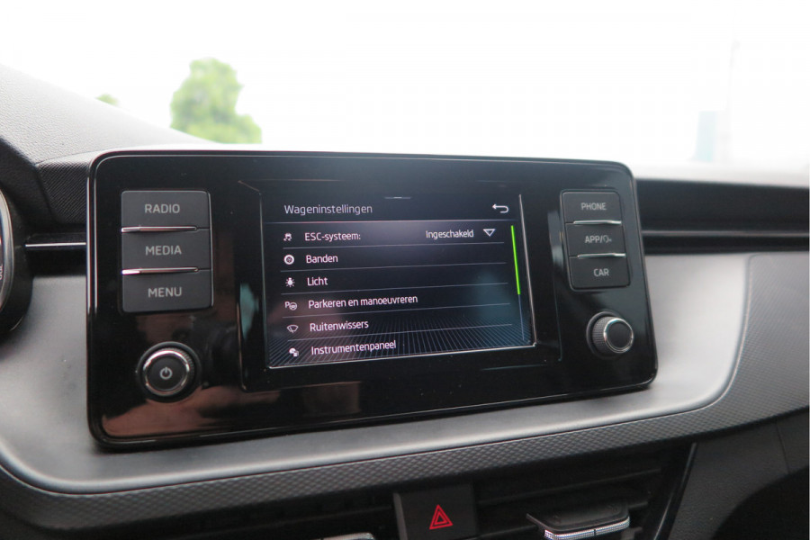 Škoda SCALA 1.0 TSI 110pk H6 Sport Business. Panoramadak , Led, Stoelverwarming, Achteruitrijcamera , PDC , Carplay , (navigatie via carplay) DAB+