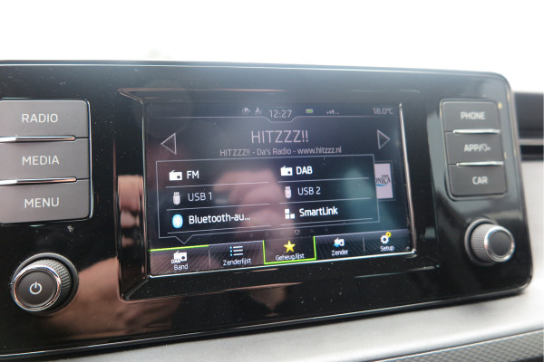 Škoda SCALA 1.0 TSI 110pk H6 Sport Business. Panoramadak , Led, Stoelverwarming, Achteruitrijcamera , PDC , Carplay , (navigatie via carplay) DAB+
