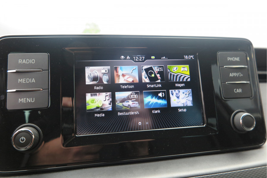 Škoda SCALA 1.0 TSI 110pk H6 Sport Business. Panoramadak , Led, Stoelverwarming, Achteruitrijcamera , PDC , Carplay , (navigatie via carplay) DAB+