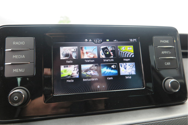 Škoda SCALA 1.0 TSI 110pk H6 Sport Business. Panoramadak , Led, Stoelverwarming, Achteruitrijcamera , PDC , Carplay , (navigatie via carplay) DAB+