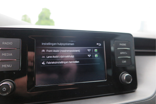 Škoda SCALA 1.0 TSI 110pk H6 Sport Business. Panoramadak , Led, Stoelverwarming, Achteruitrijcamera , PDC , Carplay , (navigatie via carplay) DAB+