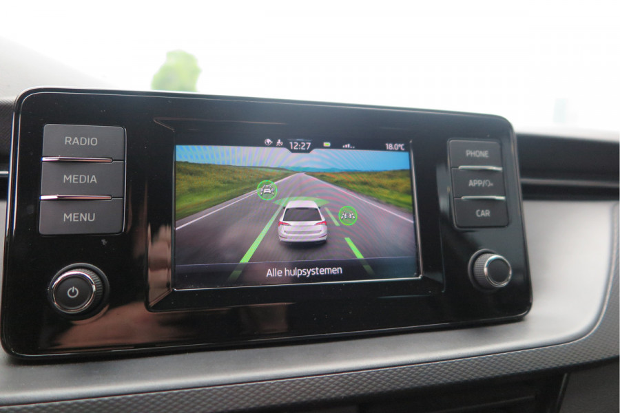 Škoda SCALA 1.0 TSI 110pk H6 Sport Business. Panoramadak , Led, Stoelverwarming, Achteruitrijcamera , PDC , Carplay , (navigatie via carplay) DAB+