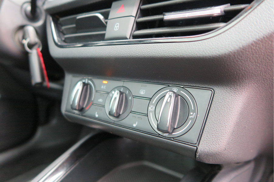 Škoda SCALA 1.0 TSI 110pk H6 Sport Business. Panoramadak , Led, Stoelverwarming, Achteruitrijcamera , PDC , Carplay , (navigatie via carplay) DAB+
