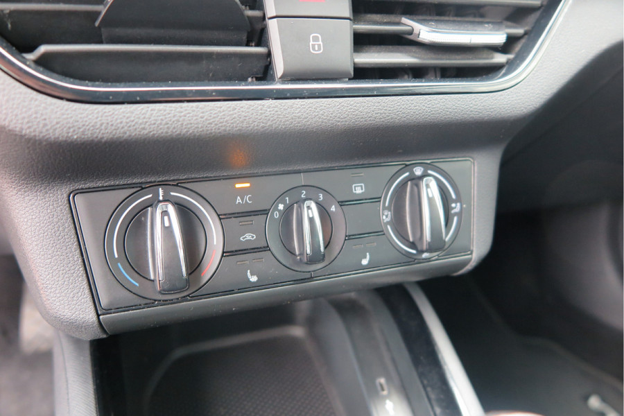 Škoda SCALA 1.0 TSI 110pk H6 Sport Business. Panoramadak , Led, Stoelverwarming, Achteruitrijcamera , PDC , Carplay , (navigatie via carplay) DAB+