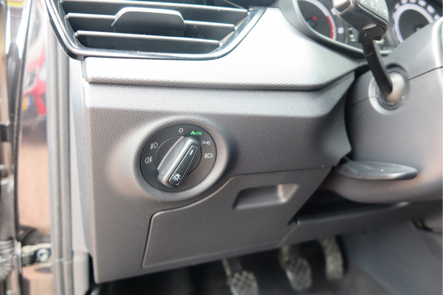 Škoda SCALA 1.0 TSI 110pk H6 Sport Business. Panoramadak , Led, Stoelverwarming, Achteruitrijcamera , PDC , Carplay , (navigatie via carplay) DAB+