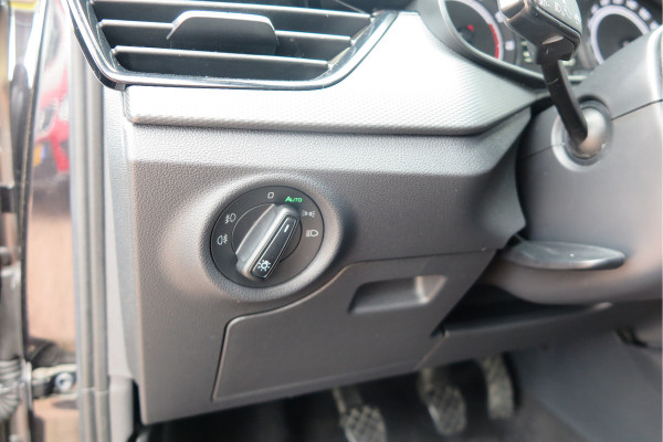 Škoda SCALA 1.0 TSI 110pk H6 Sport Business. Panoramadak , Led, Stoelverwarming, Achteruitrijcamera , PDC , Carplay , (navigatie via carplay) DAB+