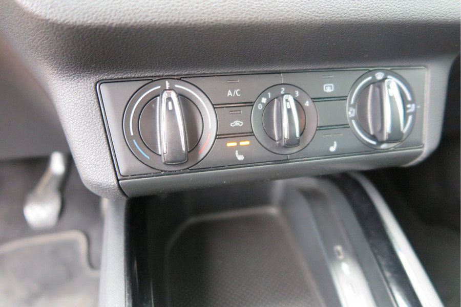 Škoda SCALA 1.0 TSI 110pk H6 Sport Business. Panoramadak , Led, Stoelverwarming, Achteruitrijcamera , PDC , Carplay , (navigatie via carplay) DAB+