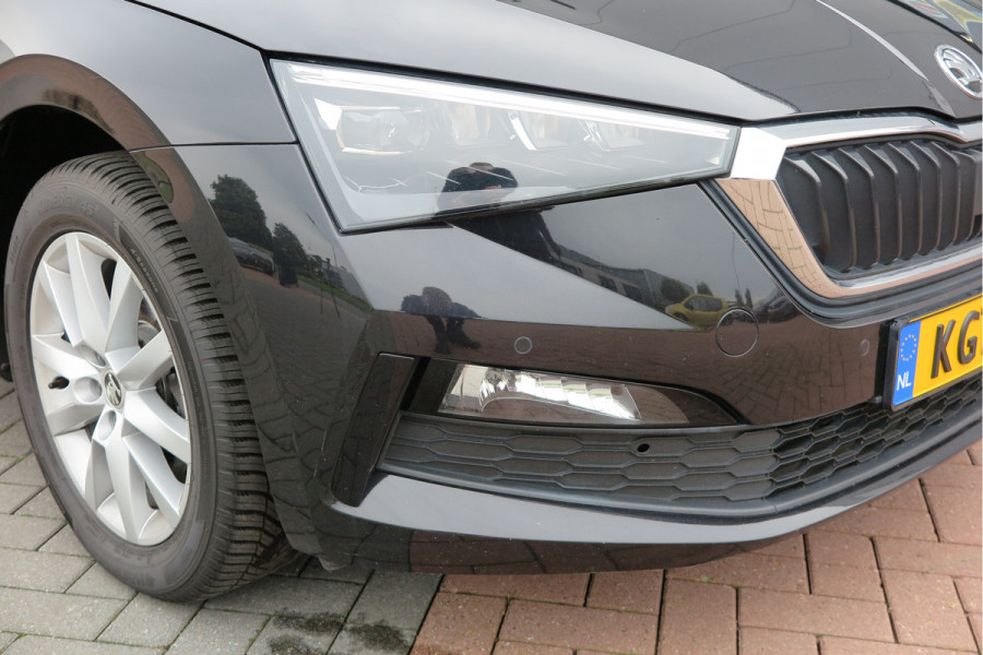 Škoda SCALA 1.0 TSI 110pk H6 Sport Business. Panoramadak , Led, Stoelverwarming, Achteruitrijcamera , PDC , Carplay , (navigatie via carplay) DAB+