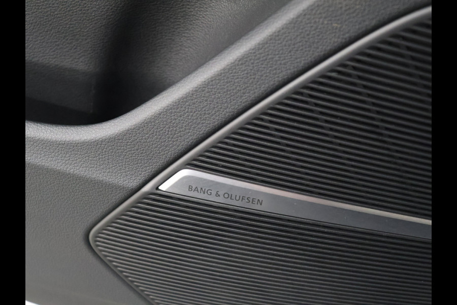 Audi Q7 60 TFSI e quattro Competition [SCHUIFKANTELDAK, RS ZETELS, APPLE CARPLAY, TREKHAAK, MEMORY SEATS, STOELVERWARMING V+A, DIGITAL DASH, HEAD-UP, BOSE, STOELVENTILATIE, MASSAGE, HD MATRIX LED, 360 CAMERA, ELEKTRISCHE ACHTERKL