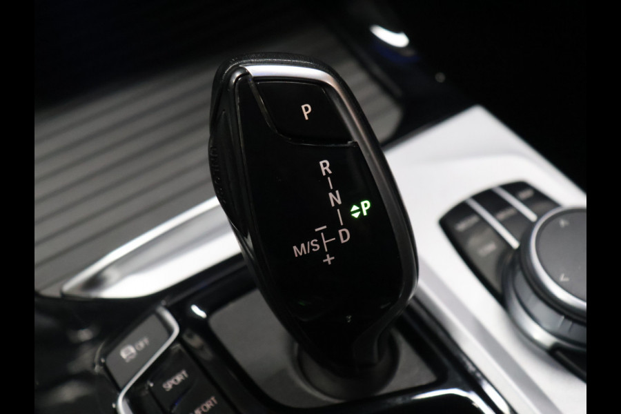 BMW X3 xDrive30e High Executive [SCHUIFKANTELDAK, APPLE CARPLAY, ANDROID, STOELVERWARMING, VOL LEDER, ELEKTRISCHE ACHTERKLEP, PDC V+A, CRUISE CONTROL, GROOT NAVIGATIE, 3-ZONE CLIMATE, DIGITAL DASH, NIEUWSTAAT]