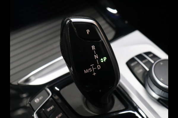 BMW X3 xDrive30e High Executive [SCHUIFKANTELDAK, APPLE CARPLAY, ANDROID, STOELVERWARMING, VOL LEDER, ELEKTRISCHE ACHTERKLEP, PDC V+A, CRUISE CONTROL, GROOT NAVIGATIE, 3-ZONE CLIMATE, DIGITAL DASH, NIEUWSTAAT]