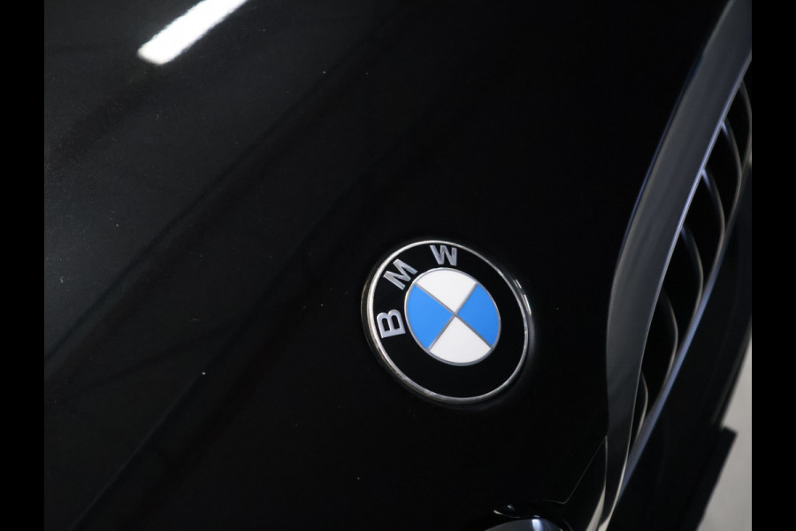 BMW X3 xDrive30e High Executive [SCHUIFKANTELDAK, APPLE CARPLAY, ANDROID, STOELVERWARMING, VOL LEDER, ELEKTRISCHE ACHTERKLEP, PDC V+A, CRUISE CONTROL, GROOT NAVIGATIE, 3-ZONE CLIMATE, DIGITAL DASH, NIEUWSTAAT]