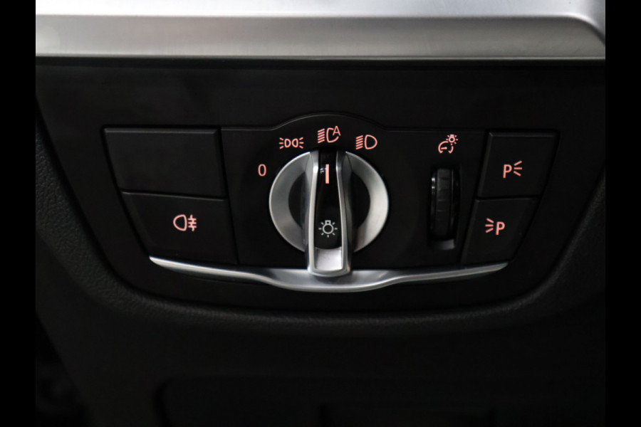 BMW X3 xDrive30e High Executive [SCHUIFKANTELDAK, APPLE CARPLAY, ANDROID, STOELVERWARMING, VOL LEDER, ELEKTRISCHE ACHTERKLEP, PDC V+A, CRUISE CONTROL, GROOT NAVIGATIE, 3-ZONE CLIMATE, DIGITAL DASH, NIEUWSTAAT]