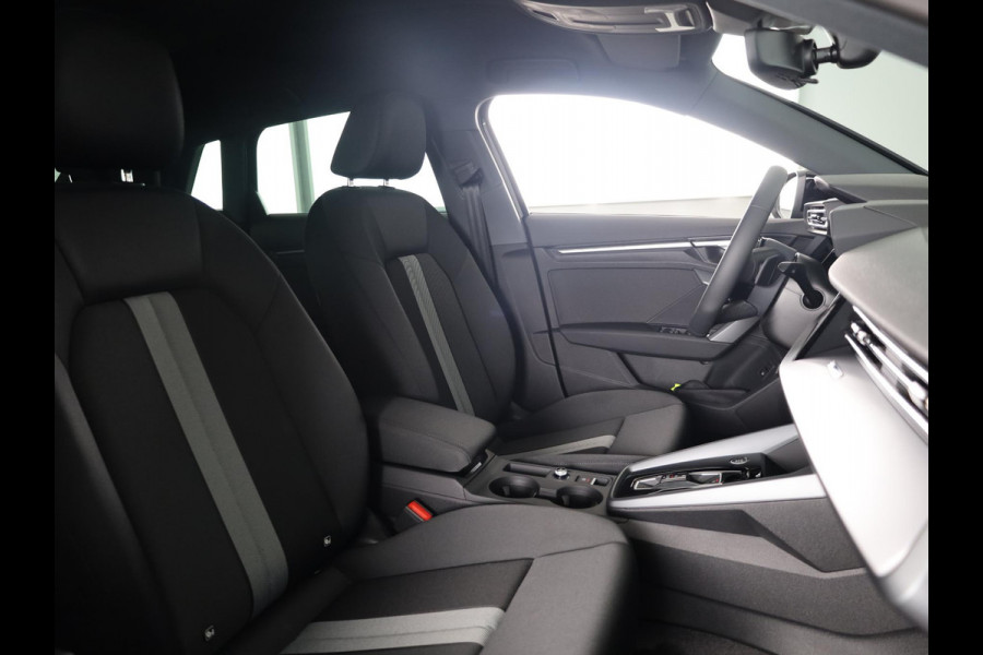Audi A3 Sportback Pro Line 40 TFSI e 204 pk | Afgevlakt sportstuur | Achteruitrijcamera | Dynamisch led verlichting |