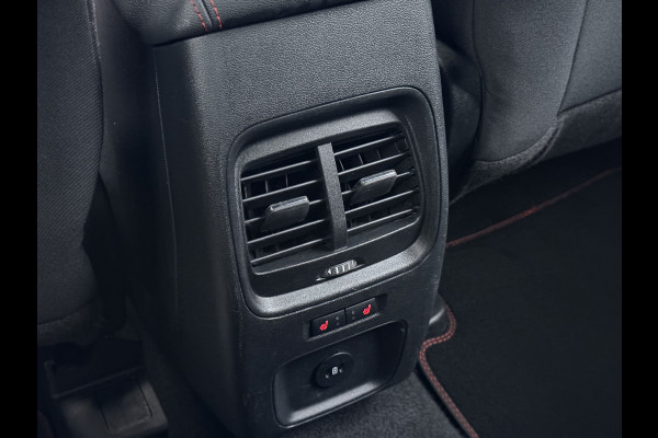 Ford Kuga 2.5 PHEV Hybrid ST-Line Adap.Cruise Stoel+Stuur+Voorruit+Achterbankverwarming Head-Up Display Camera Navi Elek.Achterklep Apple  Digital Cockpit Lane Assist Privacy Glas Lmv Pdc Led Bluetooth Isofix DAB Keyless